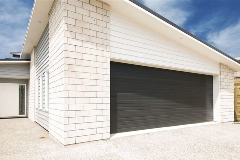 Photo of property in 114 Amesbury Drive, Churton Park, Wellington, 6037