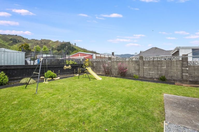 Photo of property in 5 Dunn Street, Wainuiomata, Lower Hutt, 5014