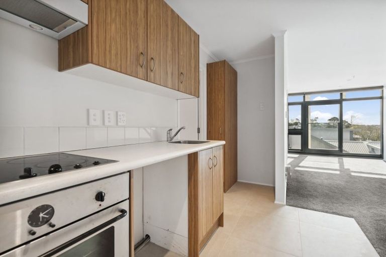 Photo of property in 5e/30 Westward Ho, Glen Eden, Auckland, 0602