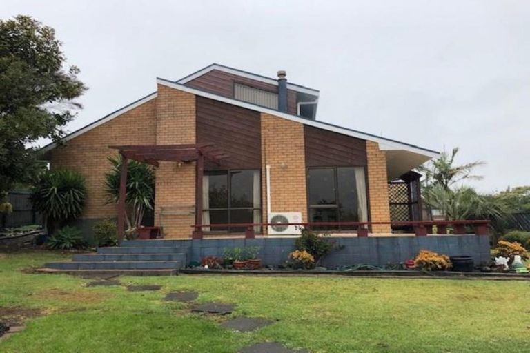 Photo of property in 74 Redoubt Road, Goodwood Heights, Auckland, 2105