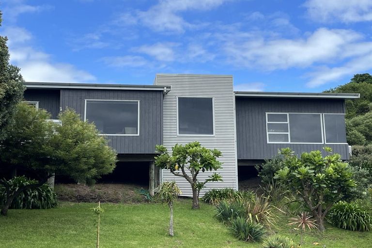 Photo of property in 8 Sunset Terrace, Waikanae Beach, Waikanae, 5036