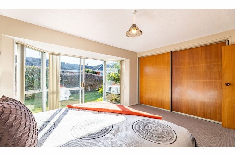 Photo of property in 19 Broadfell Avenue, Avonhead, Christchurch, 8042