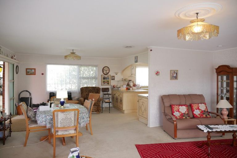 Photo of property in 6 Birdie Place, Red Beach, 0932