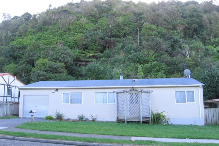 Photo of property in 92 Rangituhi Crescent, Takapuwahia, Porirua, 5022