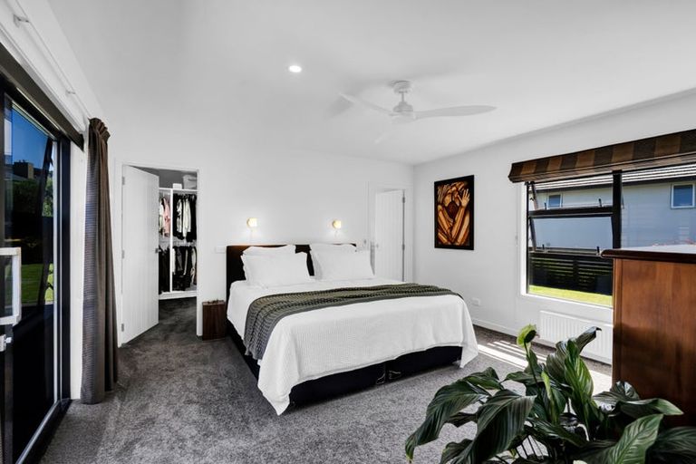 Photo of property in 15 Links Drive, Waiwhakaiho, New Plymouth, 4312