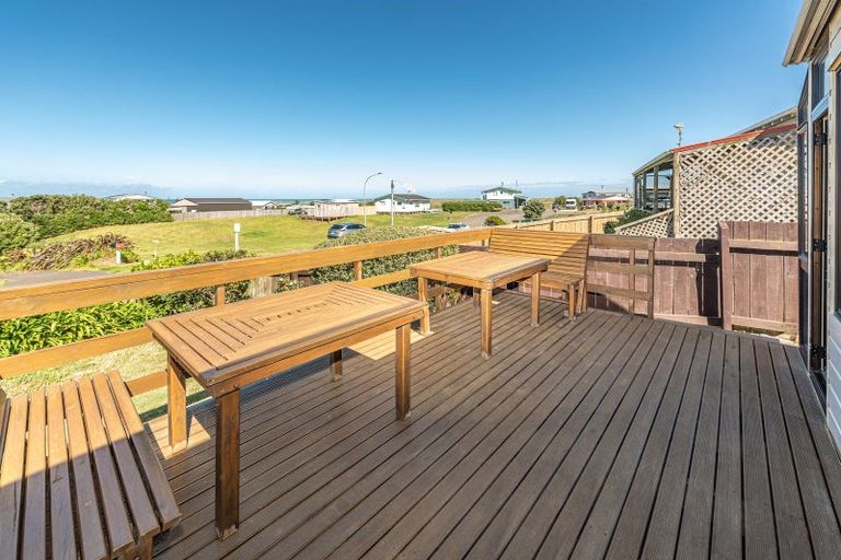 Photo of property in 22 Okiwa Terrace, Waiinu Beach, Wanganui, 4588