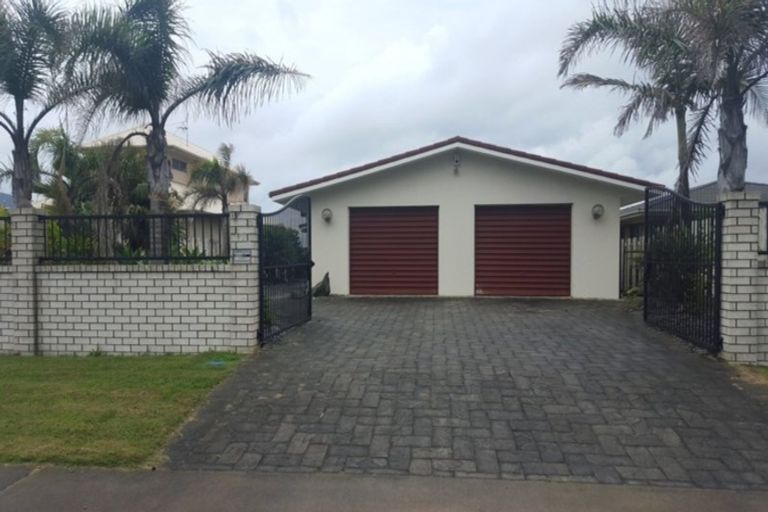 Photo of property in 69 Karewa Parade, Papamoa Beach, Papamoa, 3118