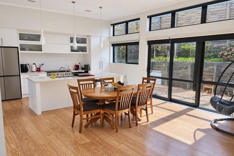 Photo of property in 33 Saralee Drive, Manurewa, Auckland, 2105