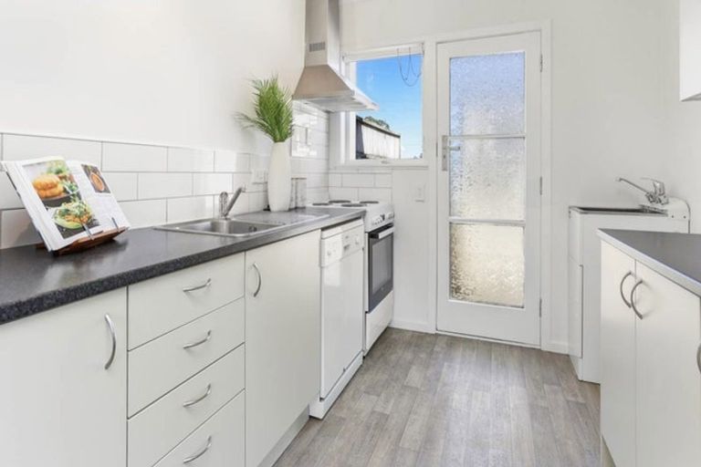Photo of property in 2/8 Paul Place, Pakuranga, Auckland, 2010