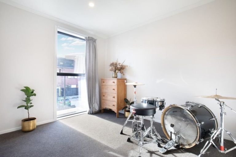 Photo of property in 14 Uku Lane, Hobsonville, Auckland, 0616