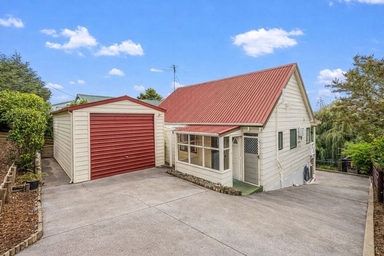Photo of property in 11 Moffat Road, Red Beach, 0932