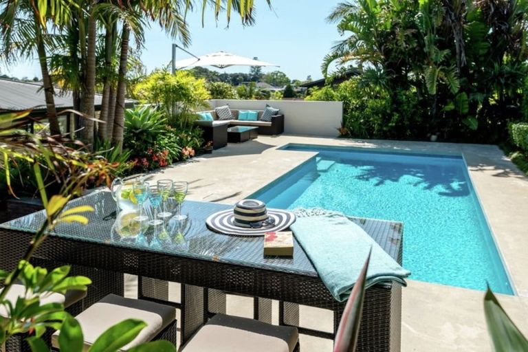 Photo of property in 2 Copperfield Terrace, Mellons Bay, Auckland, 2014