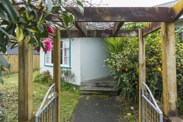 Photo of property in 8 Saint Albans Avenue, Hokowhitu, Palmerston North, 4410