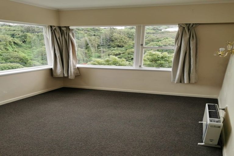 Photo of property in 88 Newlands Road, Newlands, Wellington, 6037