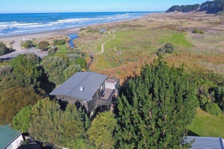 Photo of property in 138 Blue Pacific Parade, Riversdale Beach, Masterton, 5872