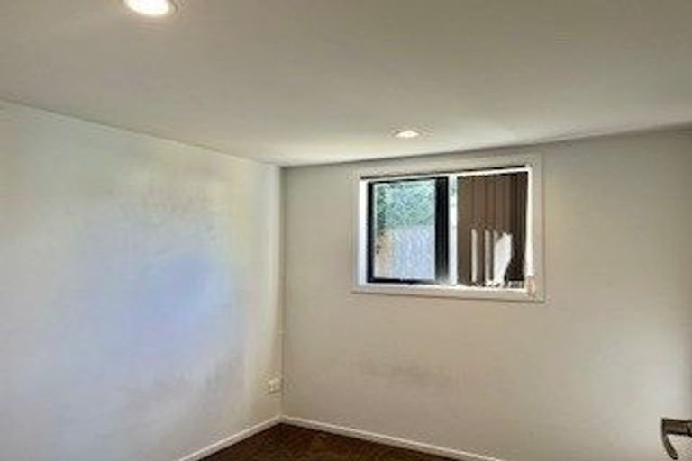 Photo of property in 92 Harrington Road, Henderson, Auckland, 0610