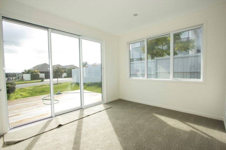 Photo of property in 16 Milano Boulevard, Karaka, Papakura, 2113