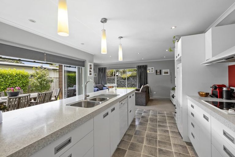 Photo of property in 1 Manukaka Heights, Hurdon, New Plymouth, 4310