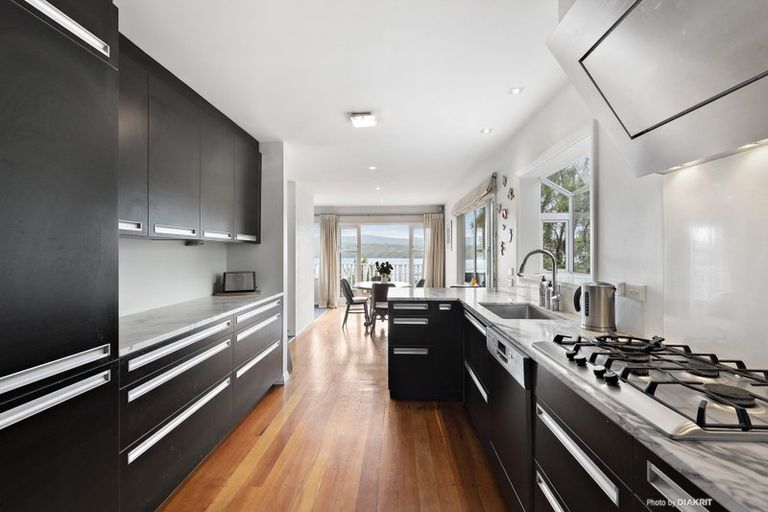 Photo of property in 22 Tai Paku Paku Road, Karaka Bays, Wellington, 6022