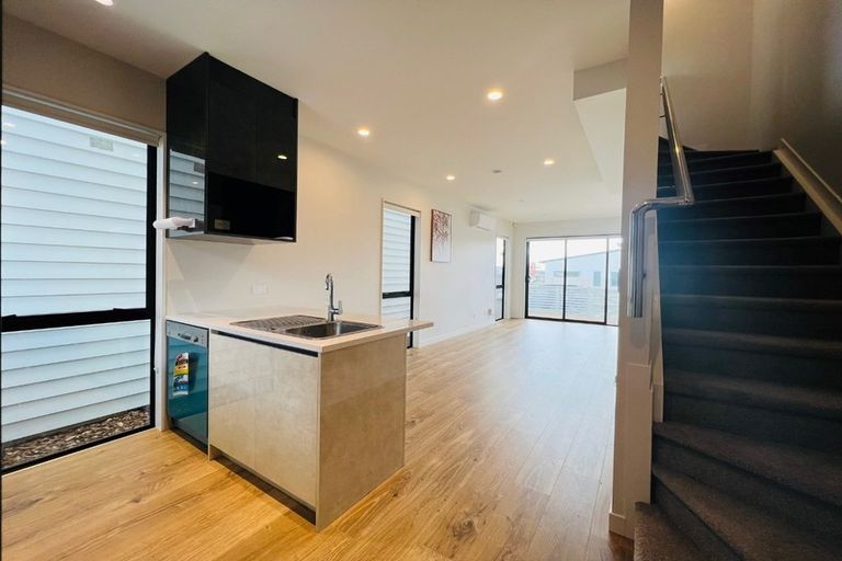 Photo of property in 18 Parahau Road, Papakura, 2110