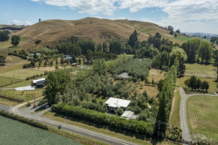 Photo of property in 16 Argyll Road, Otane, 4276