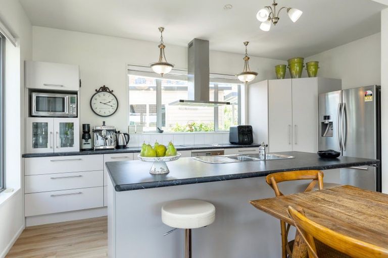 Photo of property in 10 Harbour View Heights, Picton, 7220