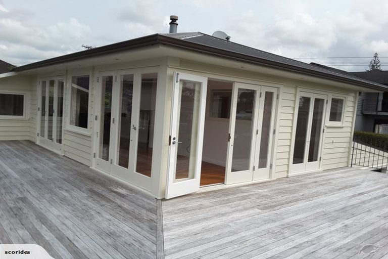 Photo of property in 2/128 Aberdeen Road, Campbells Bay, Auckland, 0620