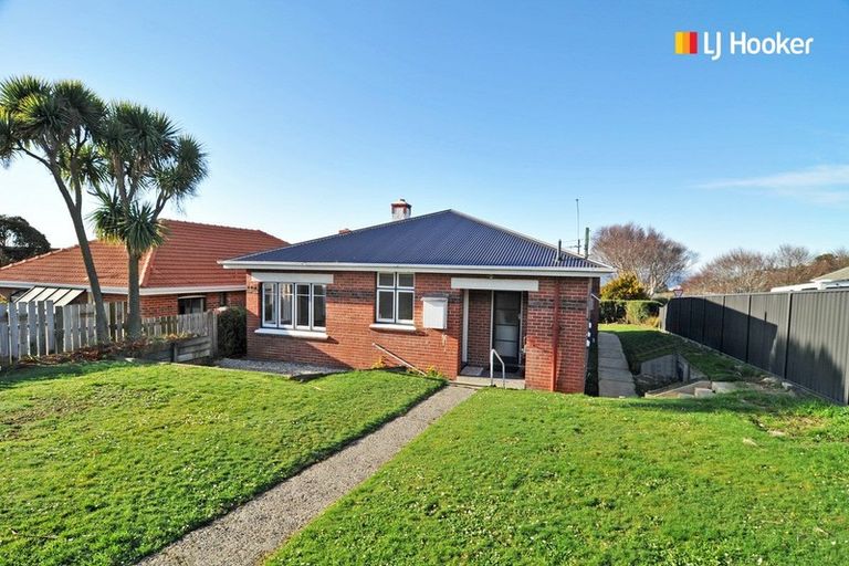 Photo of property in 98 Middleton Road, Kew, Dunedin, 9012