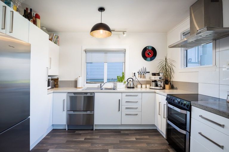 Photo of property in 25 Birdwood Avenue, Moturoa, New Plymouth, 4310