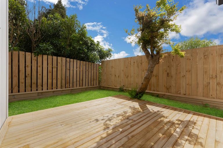 Photo of property in 3b Raupapa Street, Northcote, Auckland, 0627