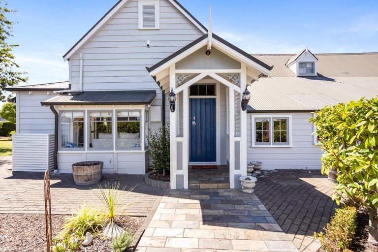 Photo of property in 2 Sealy Road, Bluff Hill, Napier, 4110