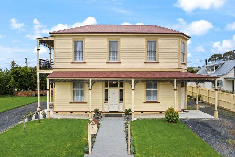 Photo of property in 1 Coach Road, Fairfield, Dunedin, 9018
