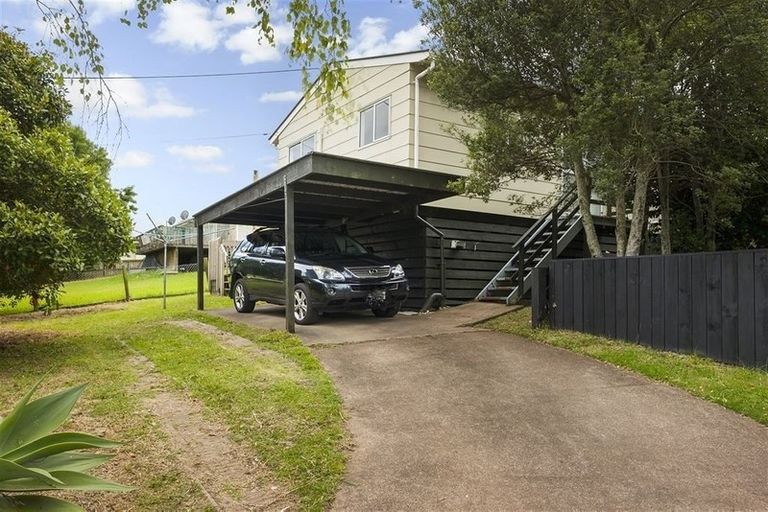 Photo of property in 2/25 Tawa Road, Te Atatu Peninsula, Auckland, 0610