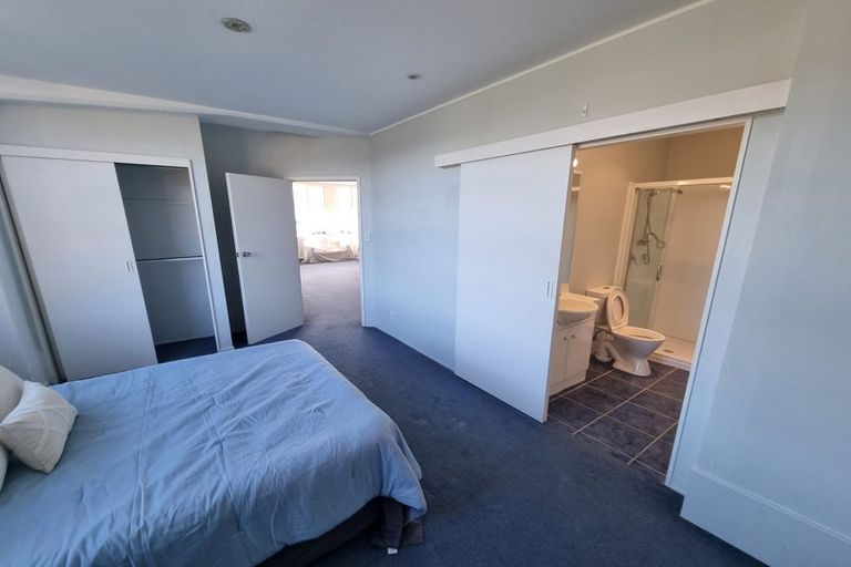 Photo of property in Grandstand Apartments, 37/80 Kent Terrace, Mount Victoria, Wellington, 6011