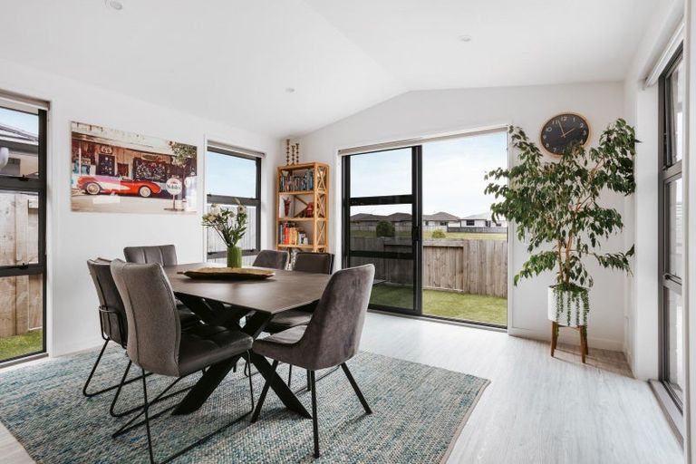 Photo of property in 32 Batty Street, Papamoa Beach, Papamoa, 3118