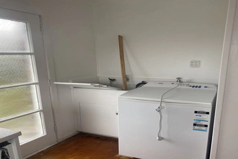 Photo of property in 42a Dale Crescent, Pakuranga, Auckland, 2010