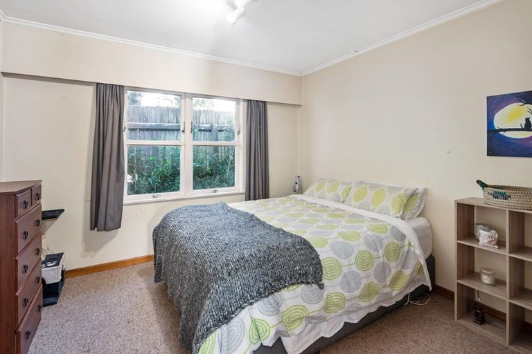 Photo of property in 37 Kenmore Street, Newlands, Wellington, 6037