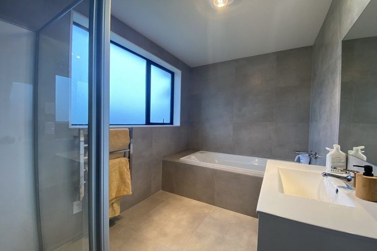 Photo of property in 28 Seafarer Crescent, Stanmore Bay, Whangaparaoa, 0932