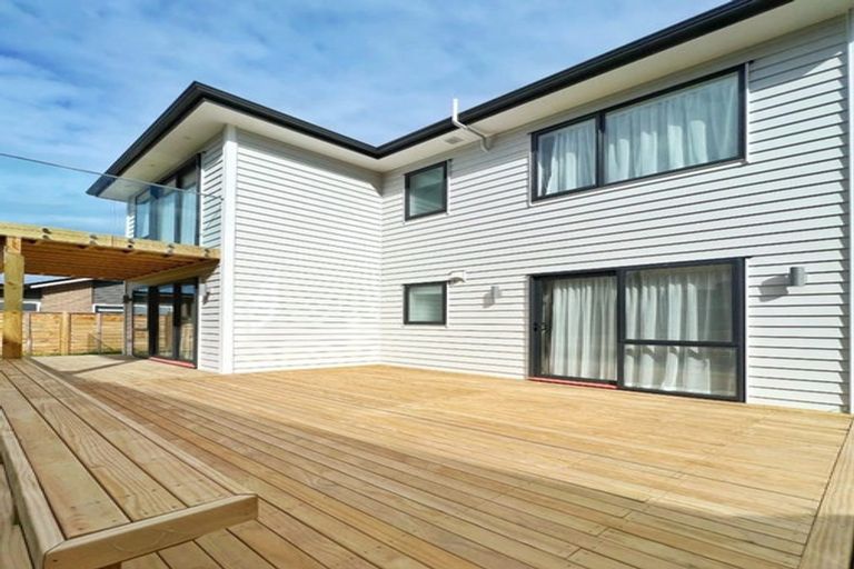 Photo of property in 98 Taikura Avenue, Red Beach, 0932