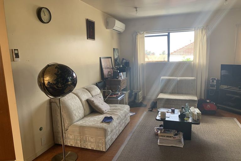 Photo of property in 32 Te Atatu Road, Te Atatu South, Auckland, 0610