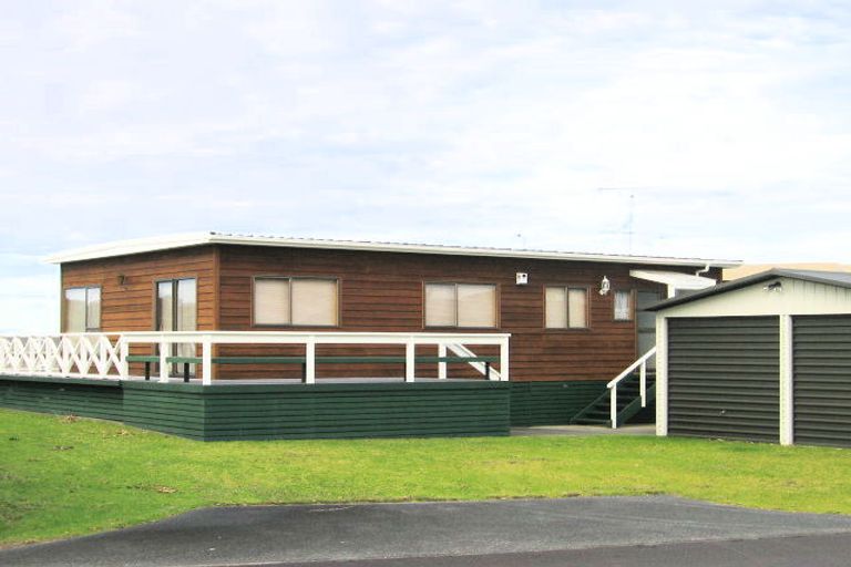 Photo of property in 23 Day Dawn Crescent, Omaha, 0986