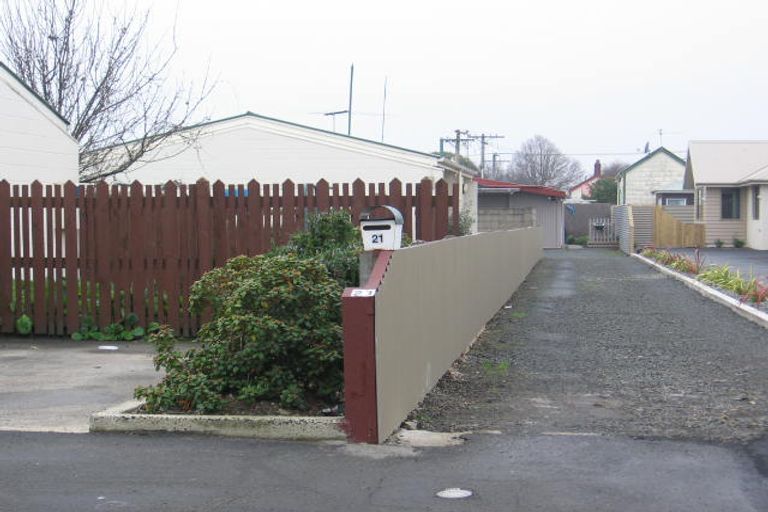 Photo of property in 21 Bradshaw Street, South Dunedin, Dunedin, 9012