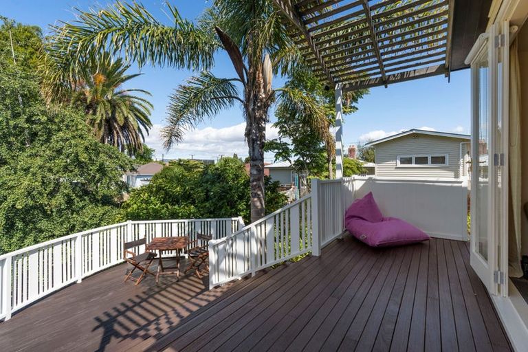 Photo of property in 52 Westmere Crescent, Westmere, Auckland, 1022