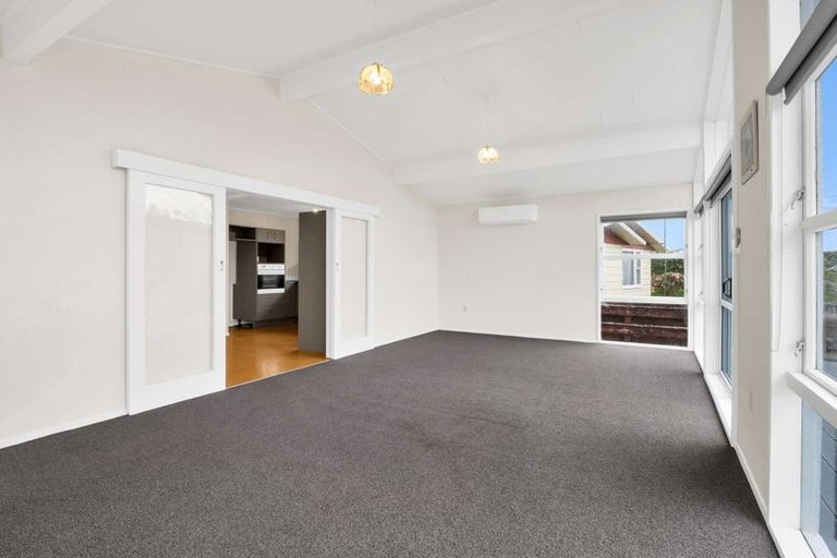 Photo of property in 5 Oturi Road, Waverley, 4510