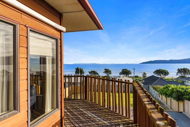 Photo of property in 128 Seaview Road, Paraparaumu Beach, Paraparaumu, 5032