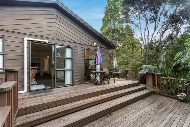 Photo of property in 18 Valecrest Place, Bayview, Auckland, 0629