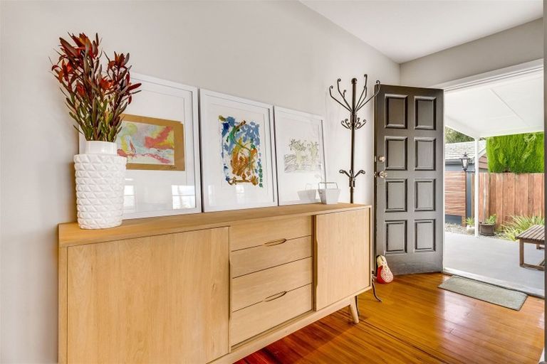 Photo of property in 33 Manor Place, Bryndwr, Christchurch, 8053