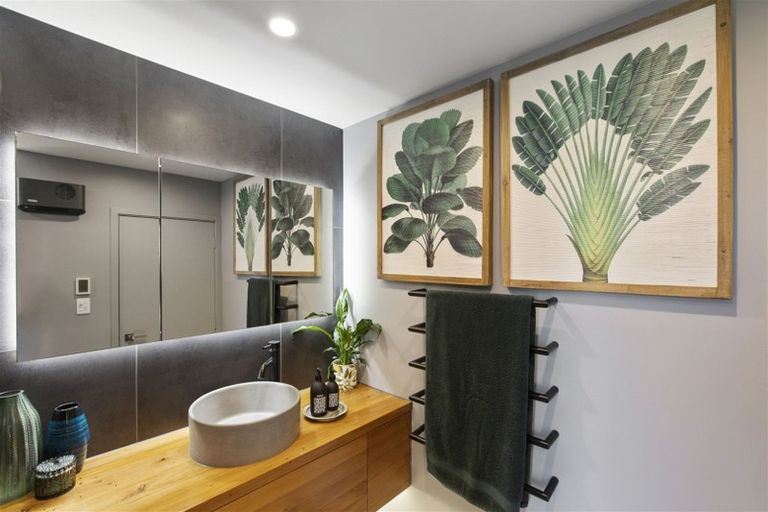 Photo of property in 5 La Perouse Street, Botany Downs, Auckland, 2010