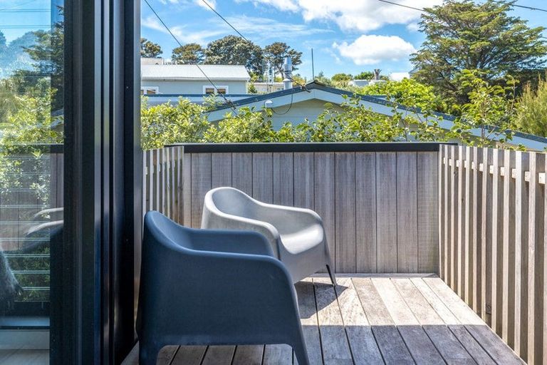 Photo of property in 70 Queens Drive, Oneroa, Waiheke Island, 1081