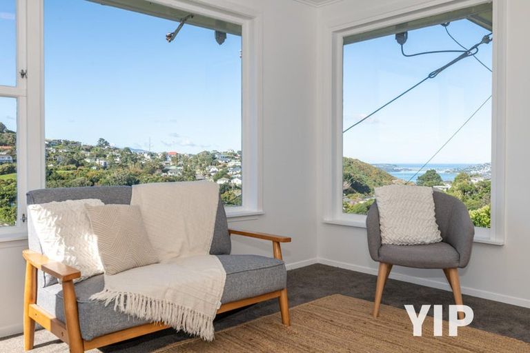 Photo of property in 106 Ruskin Road, Newlands, Wellington, 6037